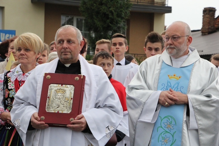 Powitanie ikony MB Częstochowskiej w Lubochni