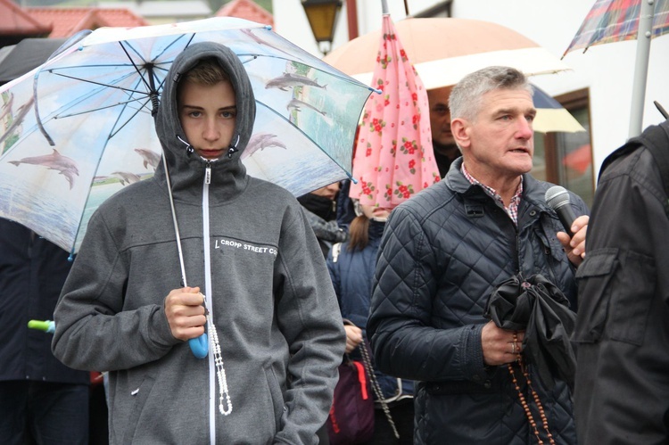 Procesja różańcowa z Olszanki