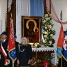 Poczty sztandarowe z OSP i szkoły w Budziszewicach asystowały ikonie Maryi podczas całej Mszy św. 