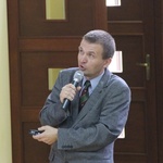 Pochylają się nad cierpiącym