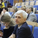 Pochylają się nad cierpiącym