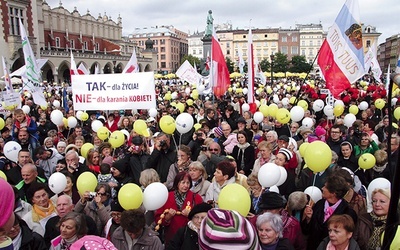 Uczestnicy marszu mówili zgodnie, że chcą, by państwo polskie zakazało aborcji, jednak w ustawie nie powinien się znaleźć zapis dotyczący karania kobiet.