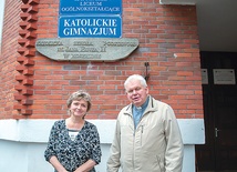 Barbara Gęgotek i ks. prałat Kazimierz Bednarski od 26 lat realizują wielkie marzenie o dobrej szkole. 