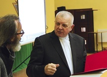 ▲	Gospodarzem konferencji był ks. Marek Kujawski z Hospicjum Królowej Apostołów w Radomiu.