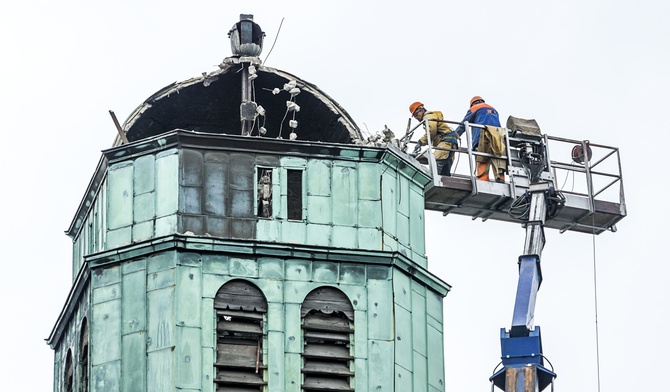 Znika wieża kościoła św. Józefa w Bytomiu
