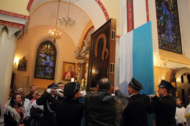 Powitanie ikony MB Częstochowskiej w Białyninie