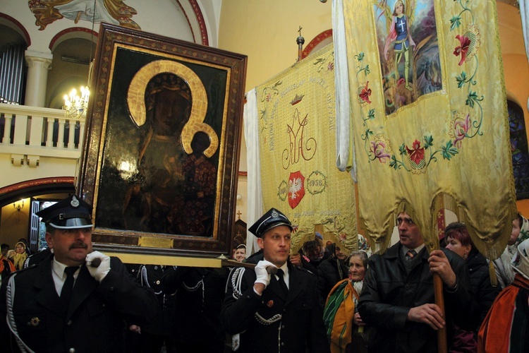 Powitanie ikony MB Częstochowskiej w Białyninie