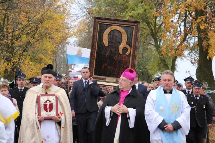 Powitanie ikony MB Częstochowskiej w Białyninie