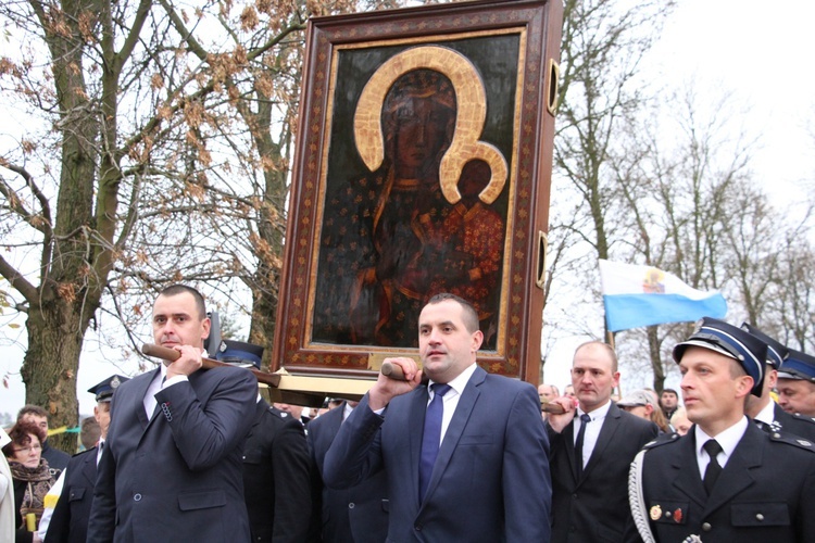 Powitanie ikony MB Częstochowskiej w Białyninie