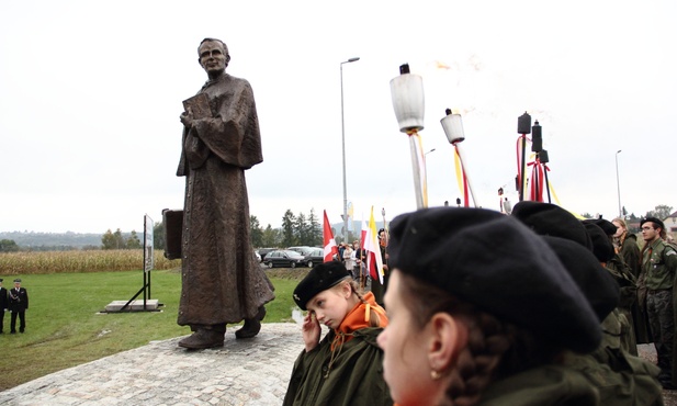 Ks. Wojtyła z walizką