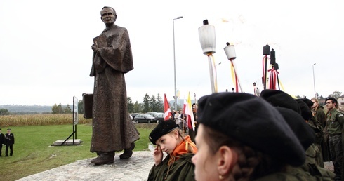 Ks. Wojtyła z walizką