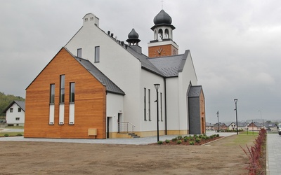 Przenoszona wieś z kościołem