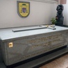 Sarkofag bp. Jana Chrapka znajduje się przy wschodnim wejściu do radomskiej katedry