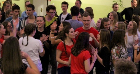 Radośnie z pijarami