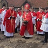 Abp Sławoj Leszek Głódź poświęcił ziemię pod budowę nowego parafialnego kościoła w Juszkowie