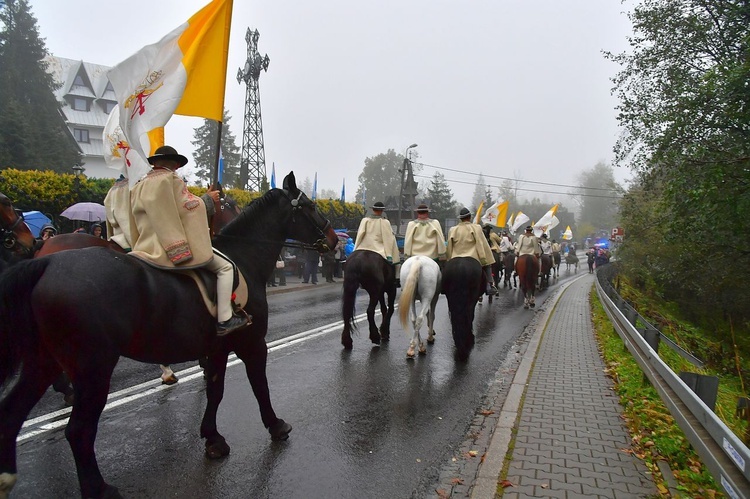 Z procesją przez Krupówki