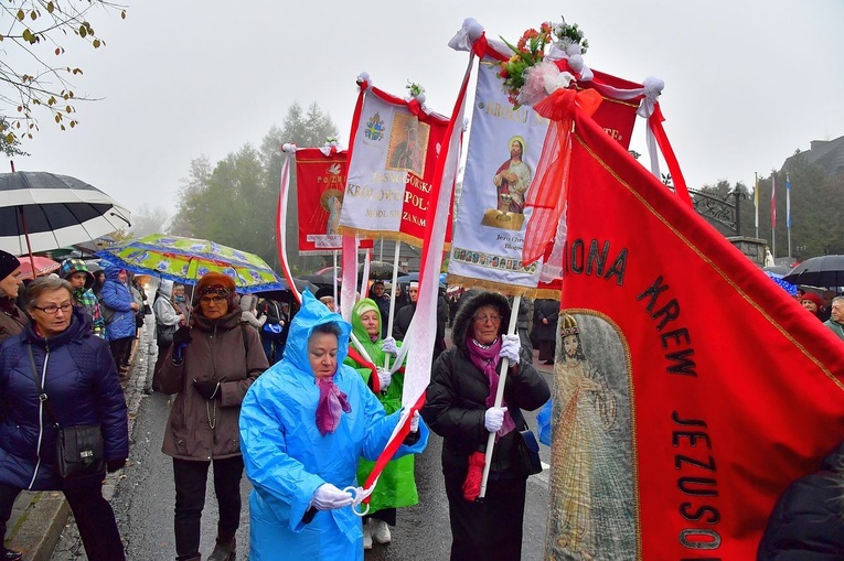 Z procesją przez Krupówki