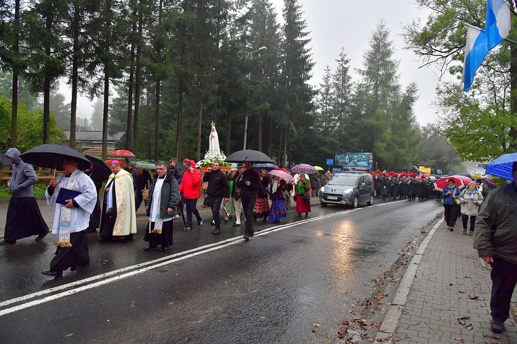 Z procesją przez Krupówki