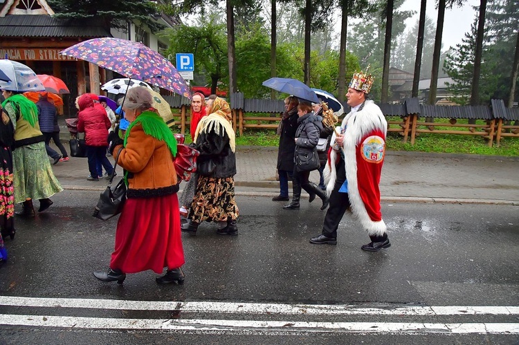 Z procesją przez Krupówki