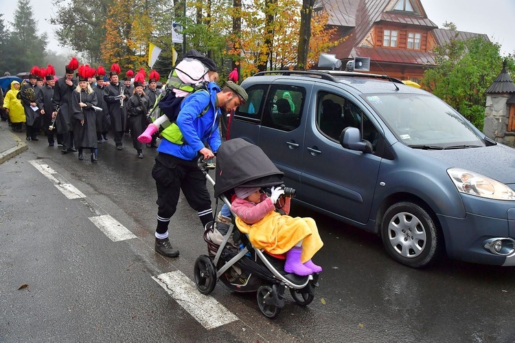 Z procesją przez Krupówki