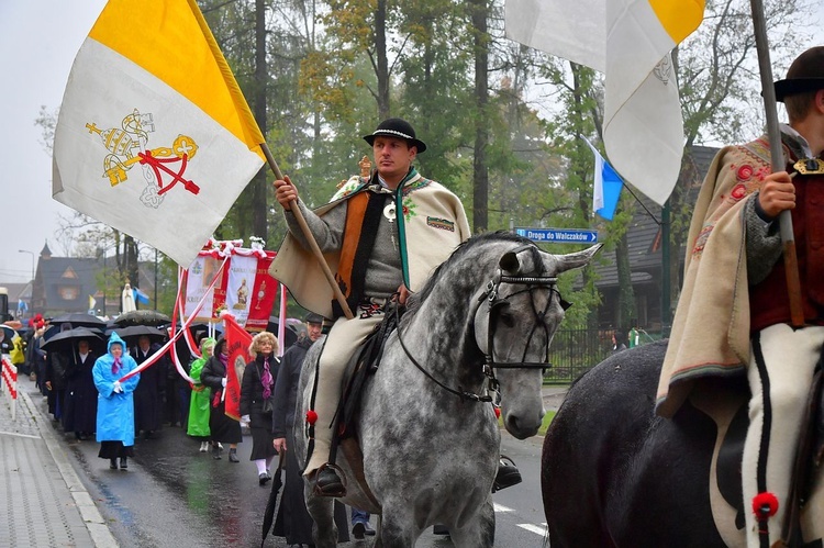 Z procesją przez Krupówki