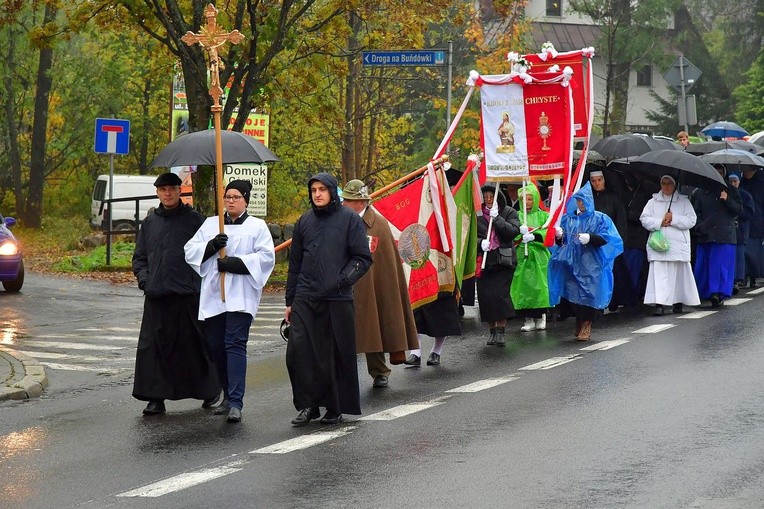 Z procesją przez Krupówki