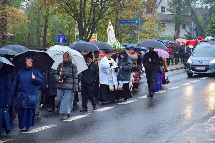 Z procesją przez Krupówki