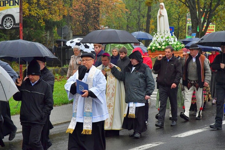 Z procesją przez Krupówki