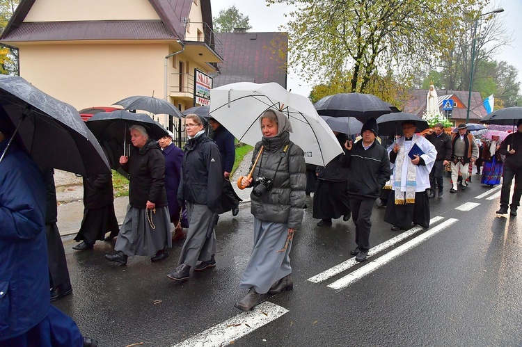 Z procesją przez Krupówki