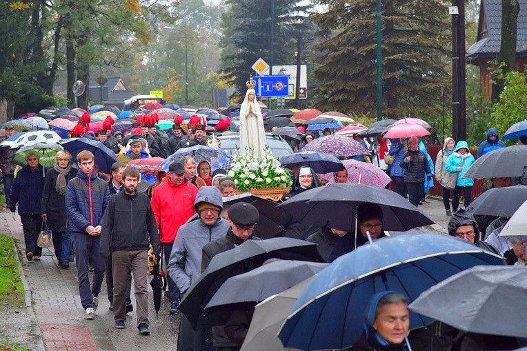 Z procesją przez Krupówki