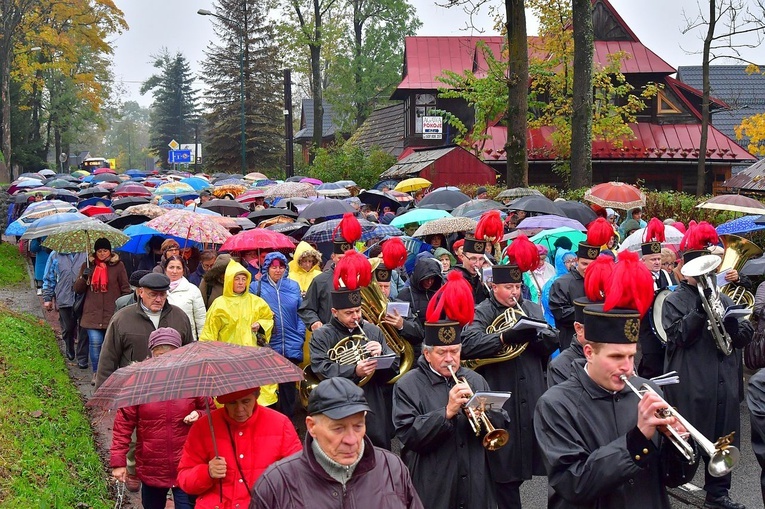 Z procesją przez Krupówki