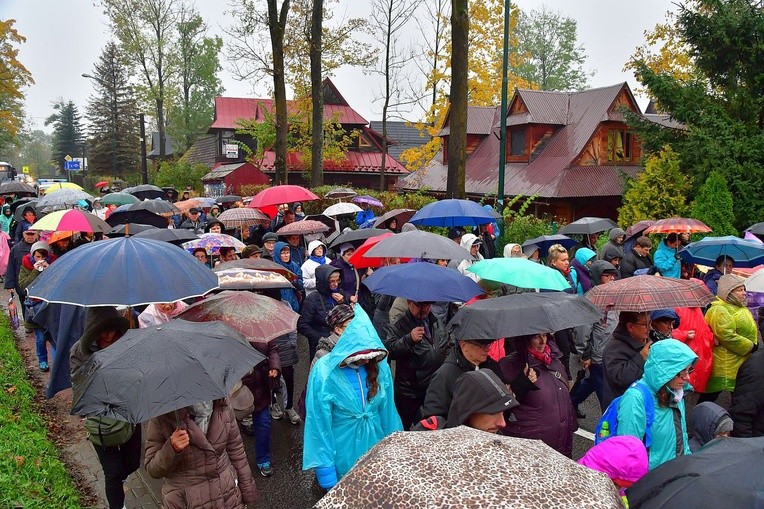 Z procesją przez Krupówki