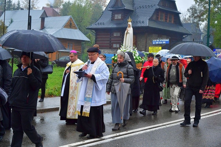 Z procesją przez Krupówki