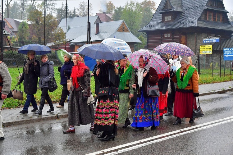 Z procesją przez Krupówki