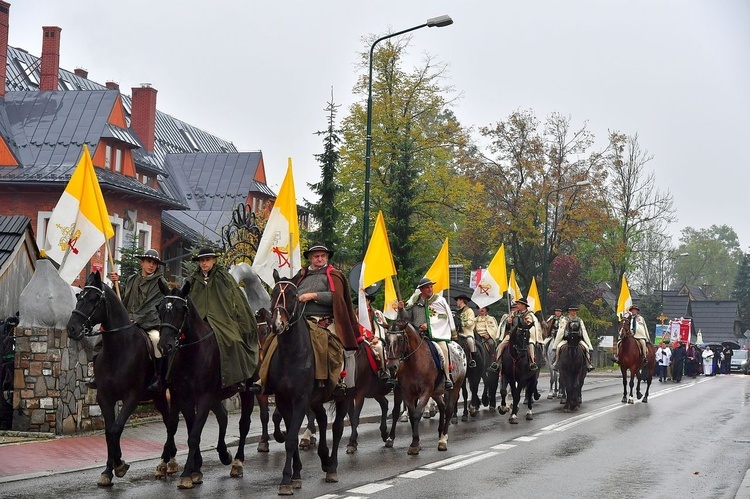 Z procesją przez Krupówki