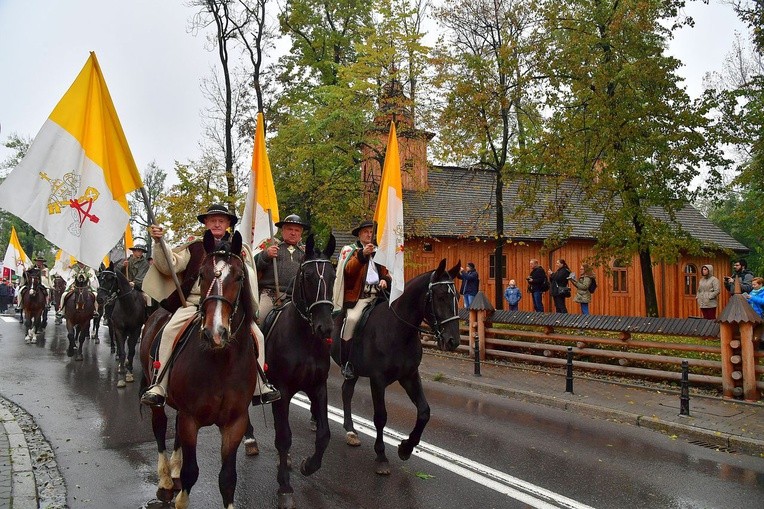 Z procesją przez Krupówki