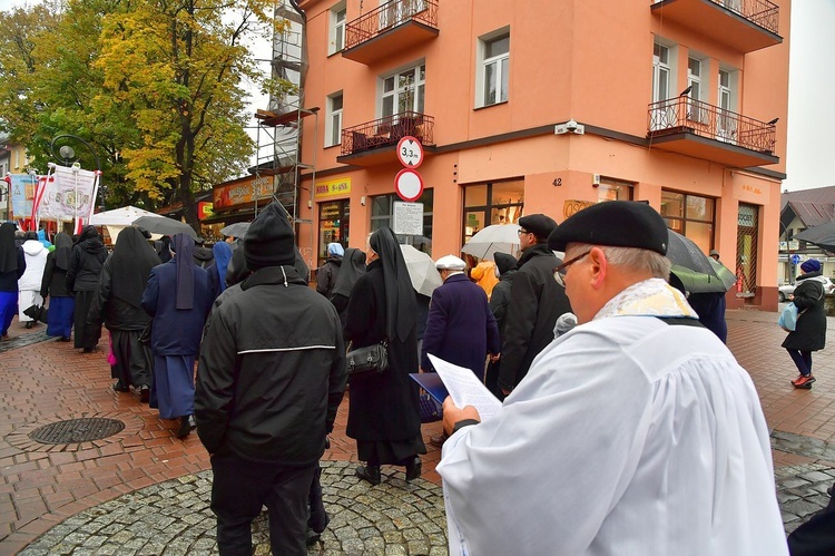 Z procesją przez Krupówki