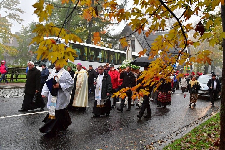 Z procesją przez Krupówki
