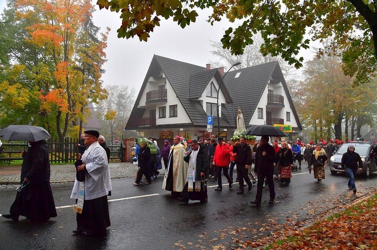 Z procesją przez Krupówki