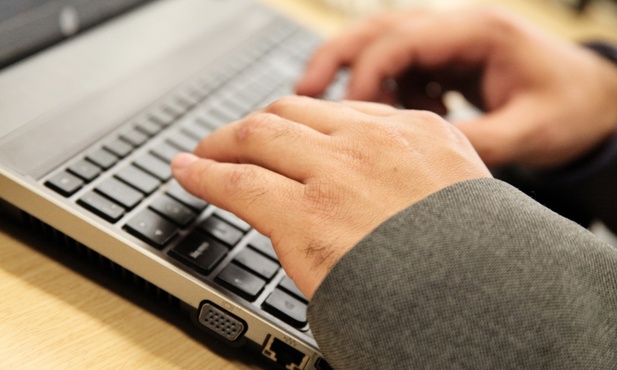 "Terroryści używają internetu, ale przypadku cyberterroryzmu jeszcze nie było"