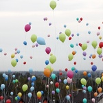 Tysiąc odblaskowych balonów