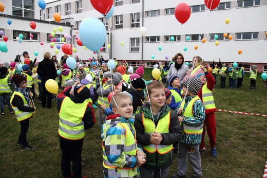 Tysiąc odblaskowych balonów