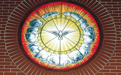 Witraż z Duchem Świętym wykonany na wzór z kościoła w Meksyku.