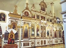 Przepiękna cerkiew jest najbliższą świątynią chrześcijańską rzymskokatolickiej Legnickiej Kurii Biskupiej. 