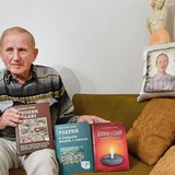 Stanisław Cisak, autor książek o dziejach Piątku i okolic, pochodzi z Kieleckiego, ale całe dorosłe życie spędził w Piątku. Trafił tu za PRL-u z nakazu pracy.
