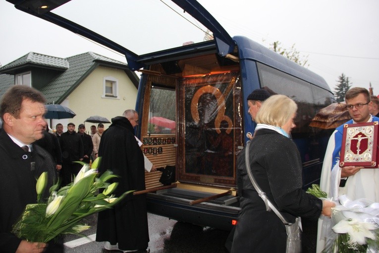 Powitanie ikony MB Częstochowskiej w Kurzeszynie