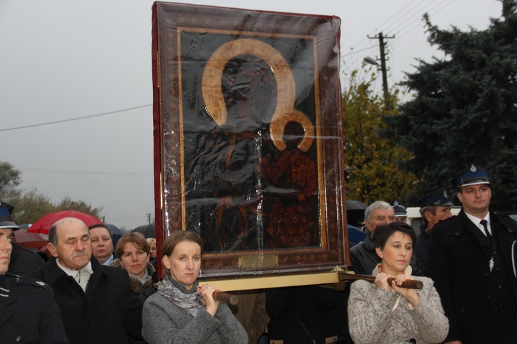 Powitanie ikony MB Częstochowskiej w Kurzeszynie