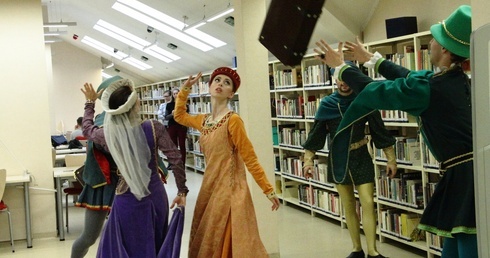 Z baletem wśród książek