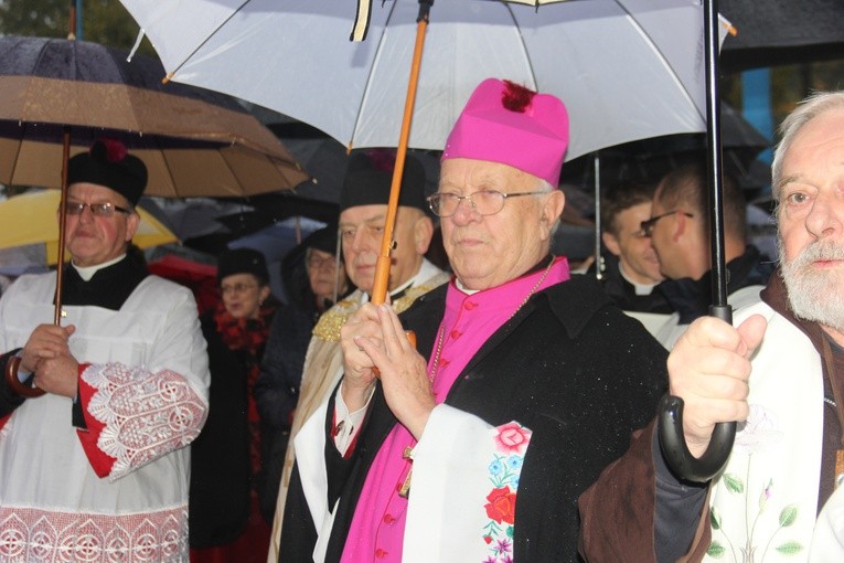 Powitanie ikony MB Częstochowskiej w parafii św. Jakuba w Skierniewicach