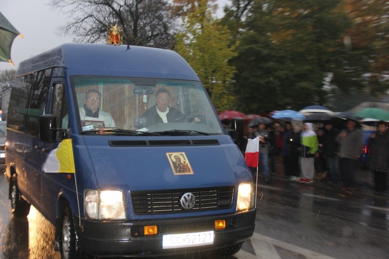 Powitanie ikony MB Częstochowskiej w parafii św. Jakuba w Skierniewicach